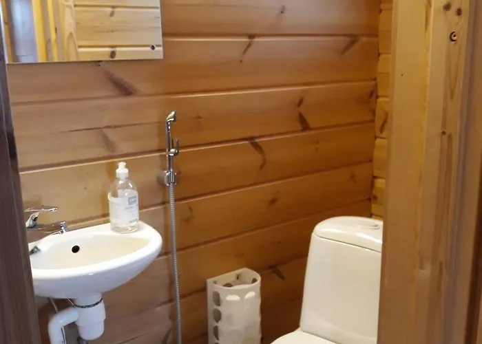 シャレー Ylaekolo - A Functional In A Good Location