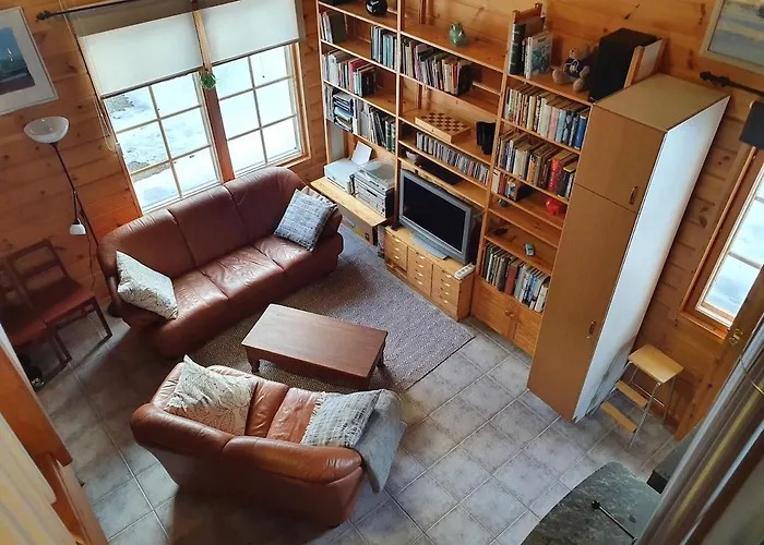 シャレー Ylaekolo - A Functional In A Good Location